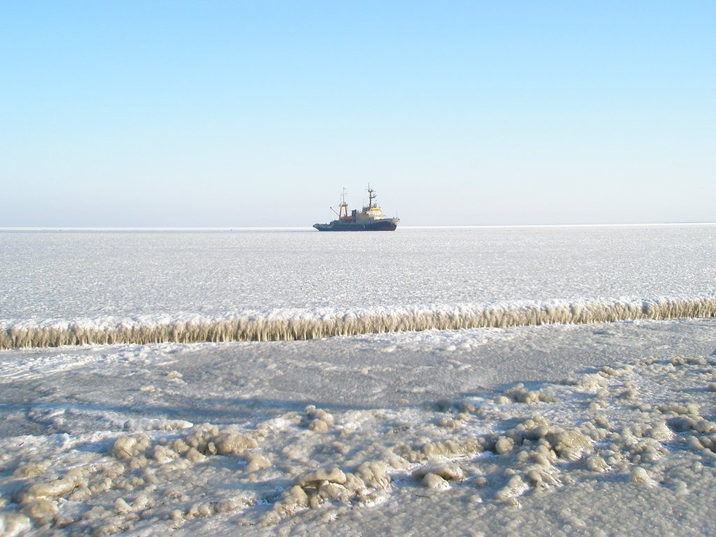 Керченская бухта покрыта льдом